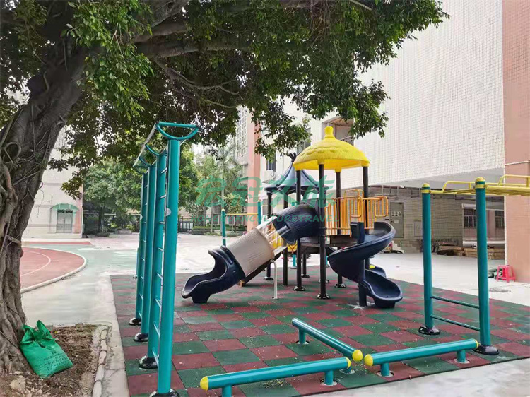 儿童滑梯侧面照